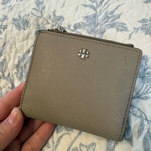 Tory Burch ✨ Taupe Saffiano Leather Zip Wallet